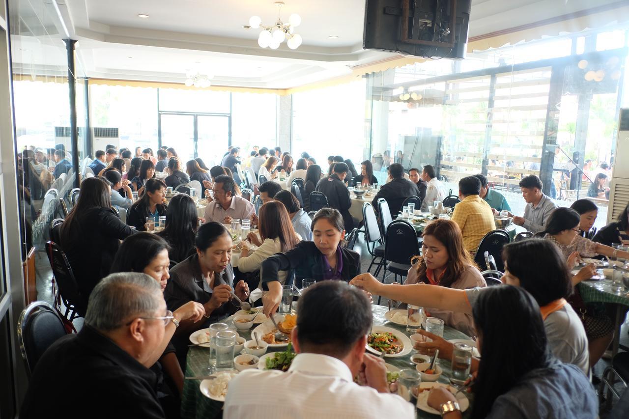 반수안 리조트 호텔 나콘사완 외부 사진